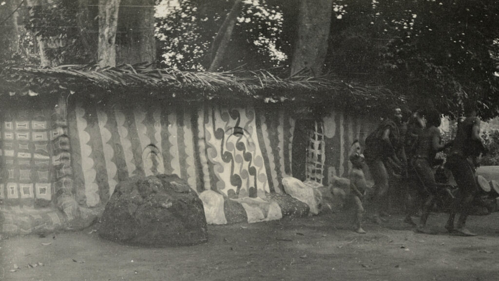 Uli painting on the walls of the Ogwugwu shrine, Nibo, present-day Anambra State, Nigeria. Photographed by one of Northcote Thomas’s assistants in 1911.