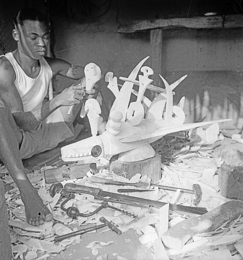 An Ikwerre wood carver in Rumuji.