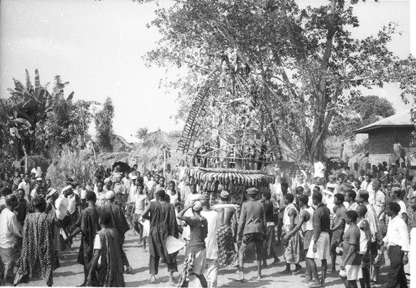 The Nsugbe Ijele marches forth through the town
