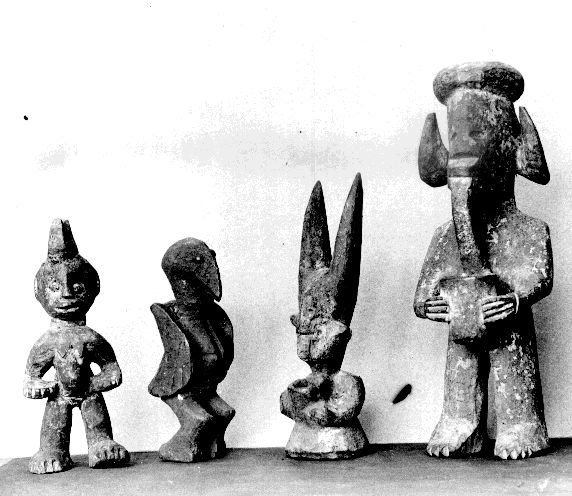 Agwu Nsi divination figures in Igbo culture. Photo by G. I. Jones, 1930s.