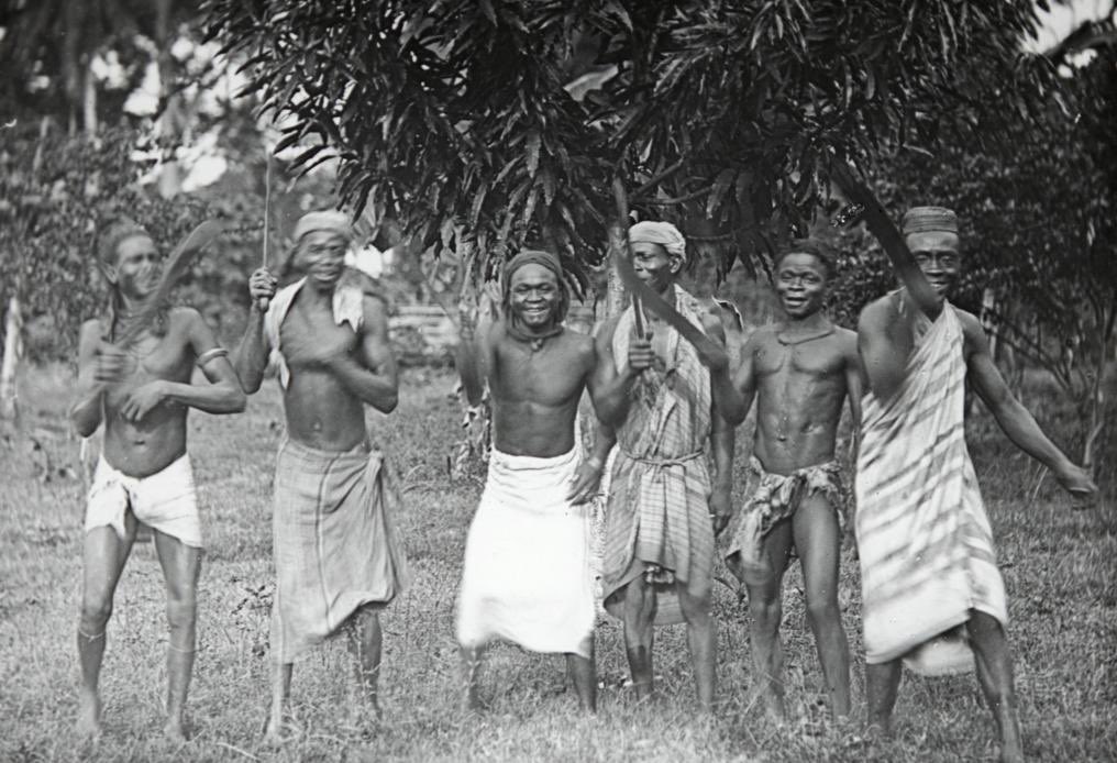 Photo with no context, likely Igbo men from Onicha (Onitsha), photographed by Henry Crosse in the late 19th century. MAA Cambridge.