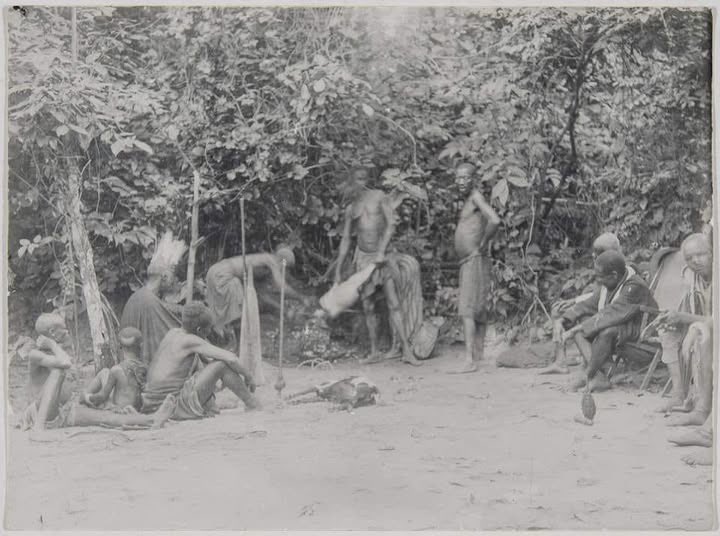 Nri Ọbalike and his attendants, and some Chiefs, during the abrogation of nso and alu, 1911. Photo: Northcote Thomas