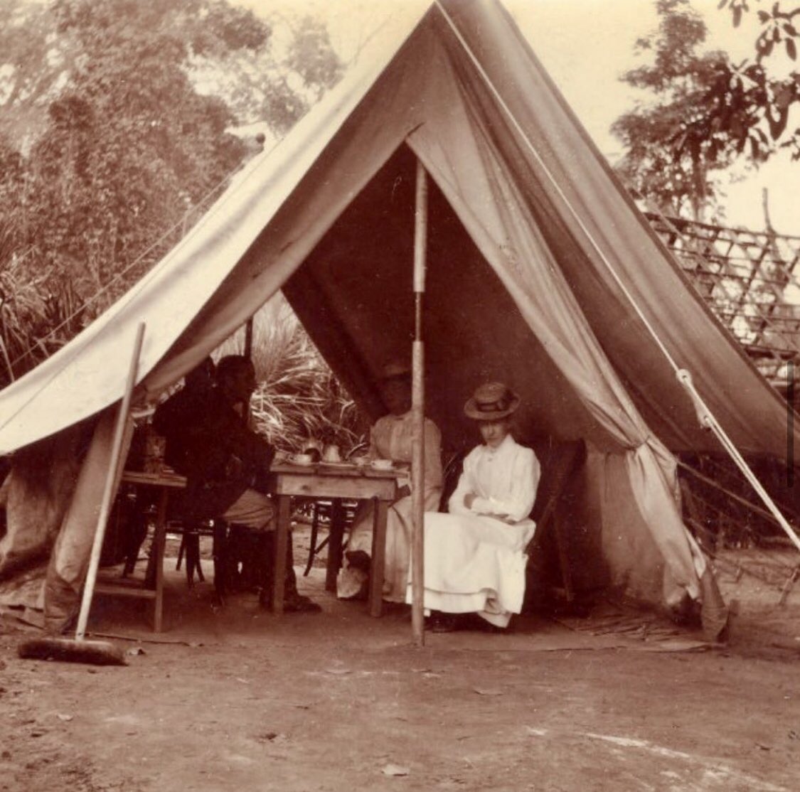 xTea time at a British camp in Itu, Akwa Ibom, during the 1901 Aro Expedition that led to the invasion of Arochukwu and a three-month standoff with the Eastern Igbo Confederacy