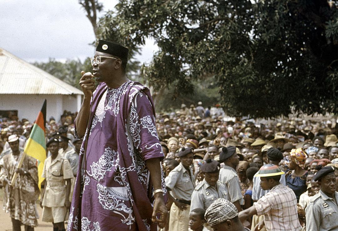 Nnamdi Azikiwe speaking to a crowd