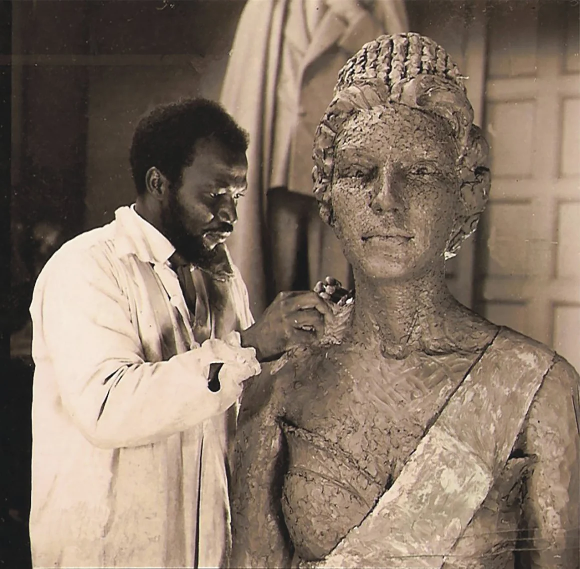 Ben Enwonwu working on the bronze sculpture of the queen Courtesy Oliver Enwonwu/The Ben Enwonwu Foundation. BBC