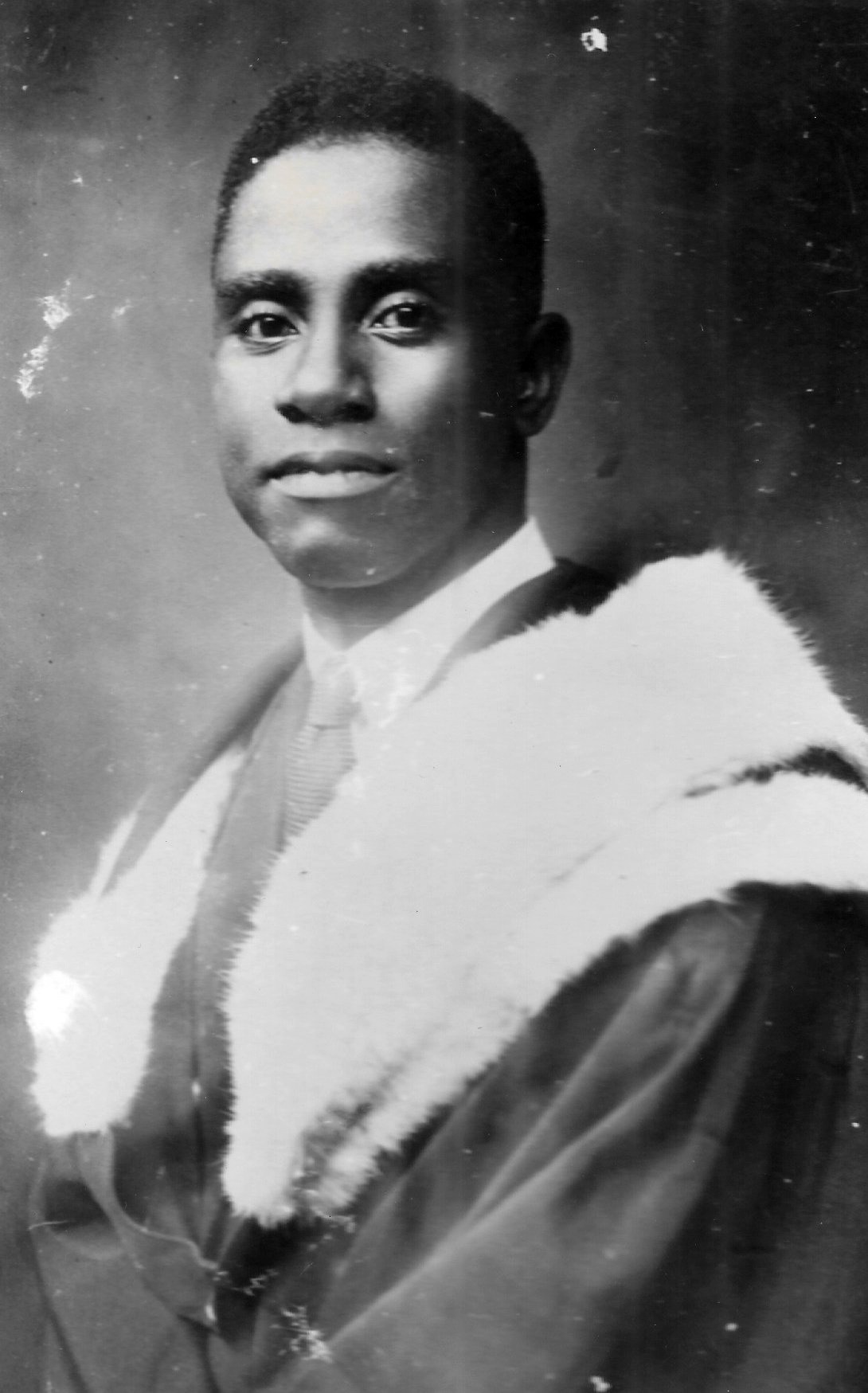 Professor Dike’s graduation at Aberdeen University / DIKE FAMILY ARCHIVES