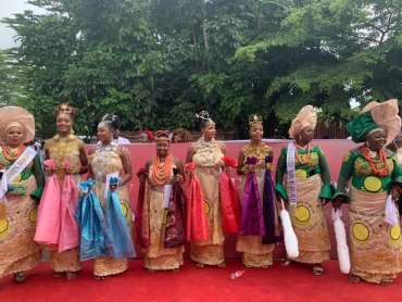 Itsekiri_Women_on_traditional_wears-1-370x278
