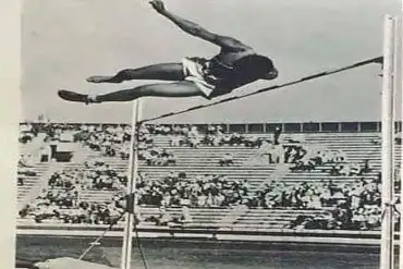 Emmanuel-Ifeajuna-leap-370x247