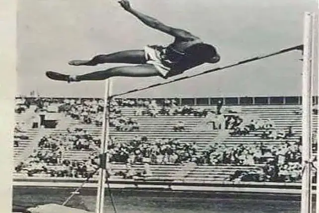 Emmanuel-Ifeajuna-leap-642x428