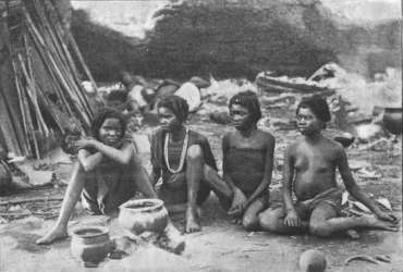 Young_slave_women_in_Luanda-370x250
