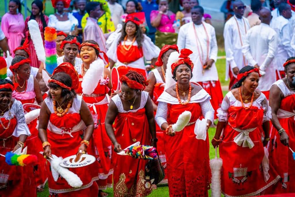 On the ninth day of the second coronation anniversary of his Majesty, Ogiame Atuwatse III, the Olu of Warri, the main event for the day will be Ghigho Aghofen with Ijala (Ijala Ikenren, Ifiekporo and Aja Etan communities) handing over to Ikpisan community.Photo credit : warri kingdom