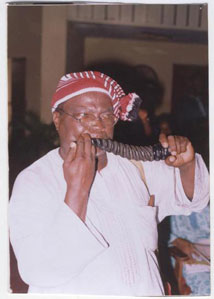 Rev. Chris Ebighgbo blowing Enenke/Ogbo in 2009 Ofobuike Seminar on Igbo lost values